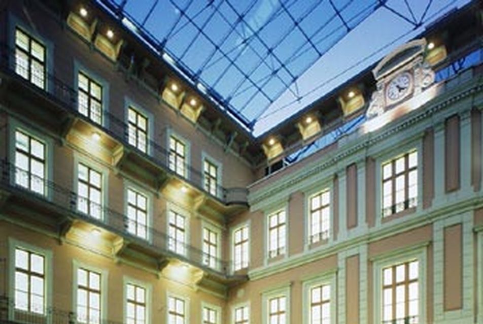 A Károlyi Mihály utcai Ybl-palota felújítása
