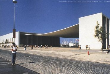 Portugál Nemzeti Expo-Pavilon, Lisszabon, Portugália, 1998,  Építész: Cecil Balmond és Álvaro Siza,  Fotó: Peter Mackinven