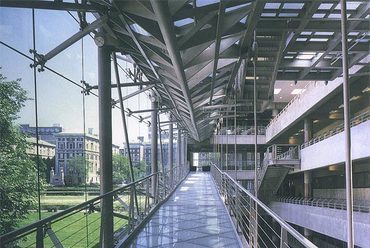 Lerner Hall Diákközpont, Columbia Egyetem, New York, Amerika, 1999,  Építész: Bernard Tschumi és Gruzend Samton,
