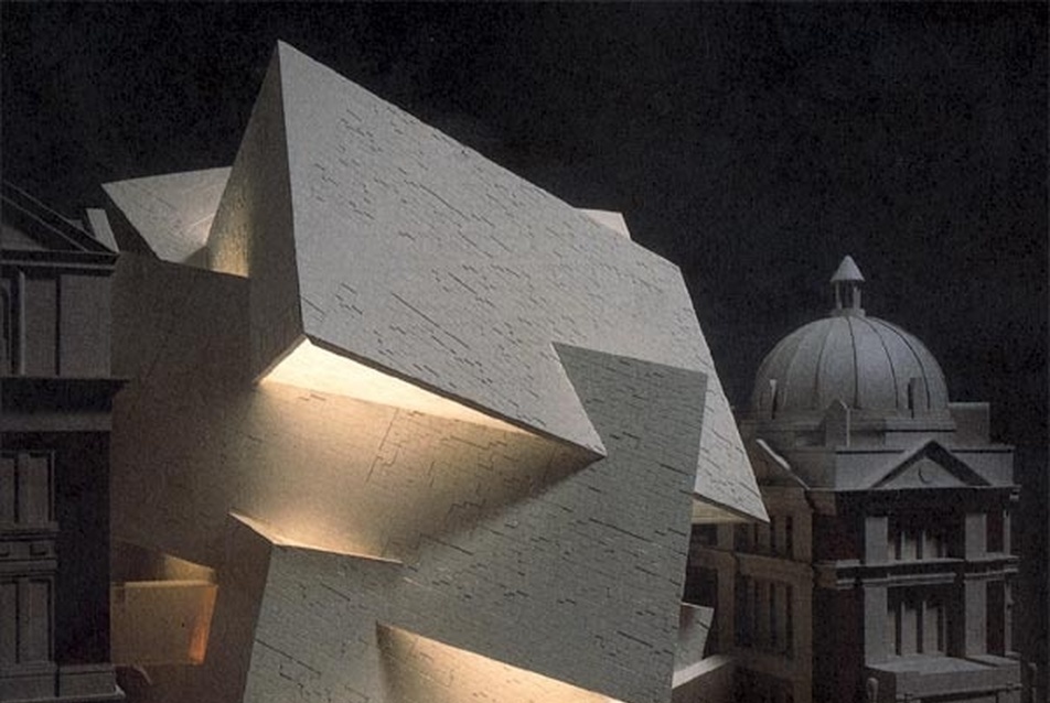Spirálépület: a Victoria és Albert Múzeum, London, Anglia,  Építész: Daniel Libeskind,  Fotó: Andrew Putler