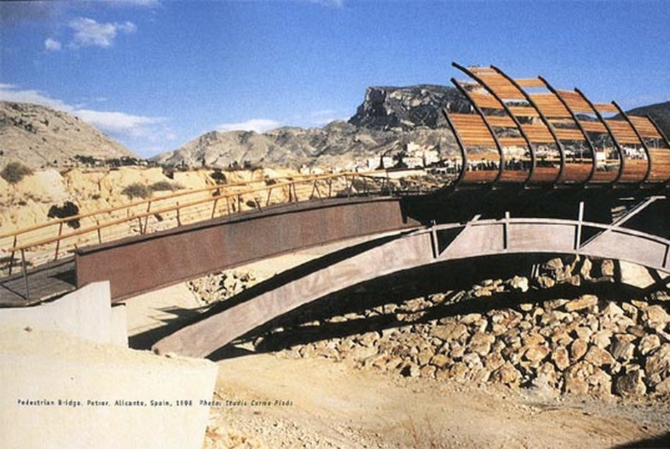  Gyalogoshíd, Petrer, Alicante, Spanyolország, 1998,  Építész: Carme Pinos,  Fotó: Studio Carme Pinos