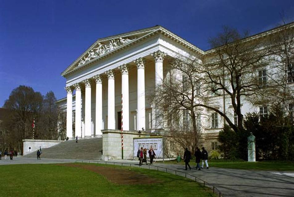 A felújított Nemzeti Múzeum