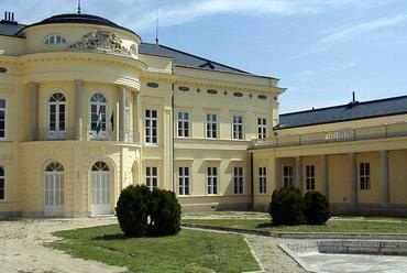 A fehérvárcsurgói Károlyi kastély