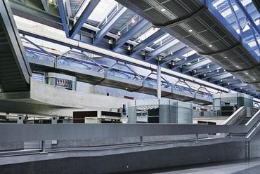 BMW gyár Lipcsében, Bene bútorokkal berendezve, épület tervezöje: Zaha Hadid