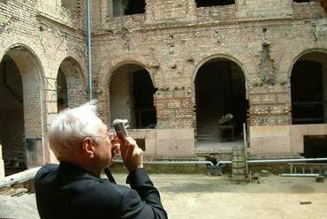 Frank Gehry a volt Hadügyminisztérium épületében