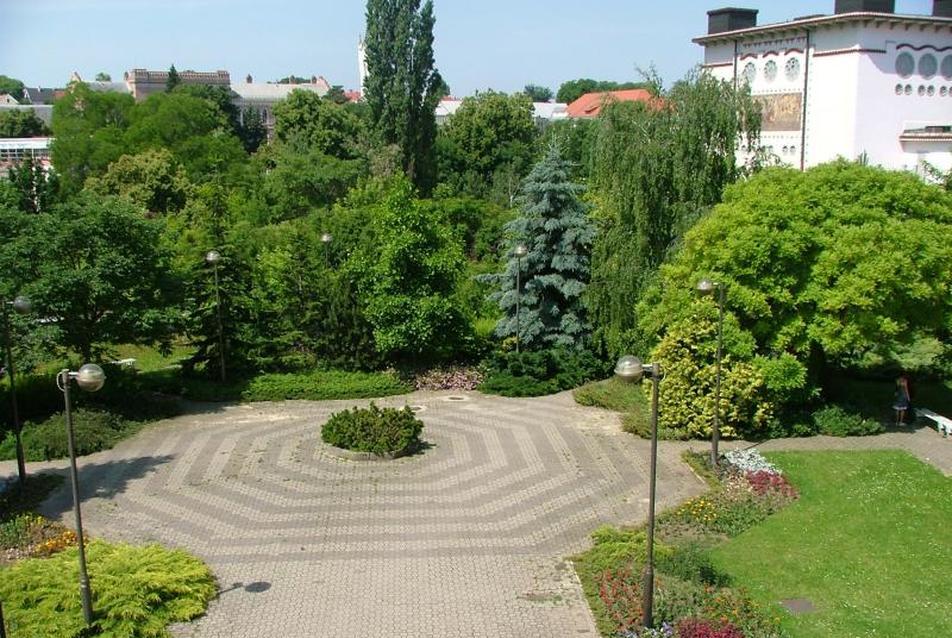 Ötletpályázat a veszprémi Megyeház tér rendezésére