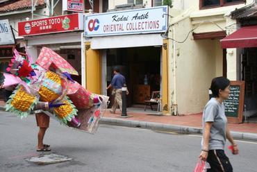 Melaka, kiszállítás a papírműhelyből
