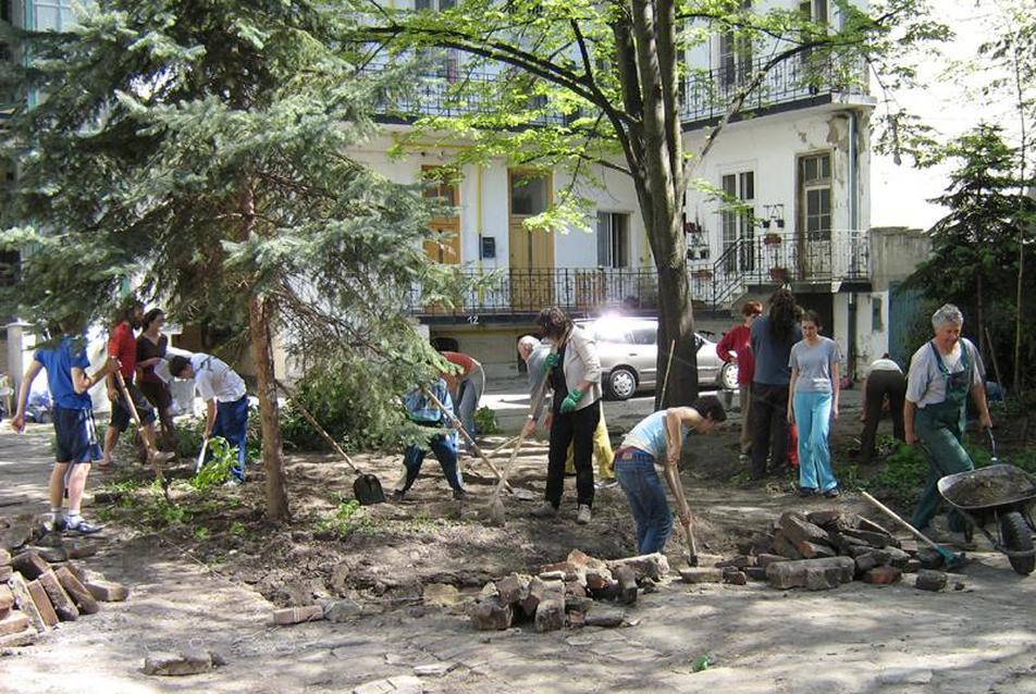 Életre kel a Lövőház utcai kert (2007.)