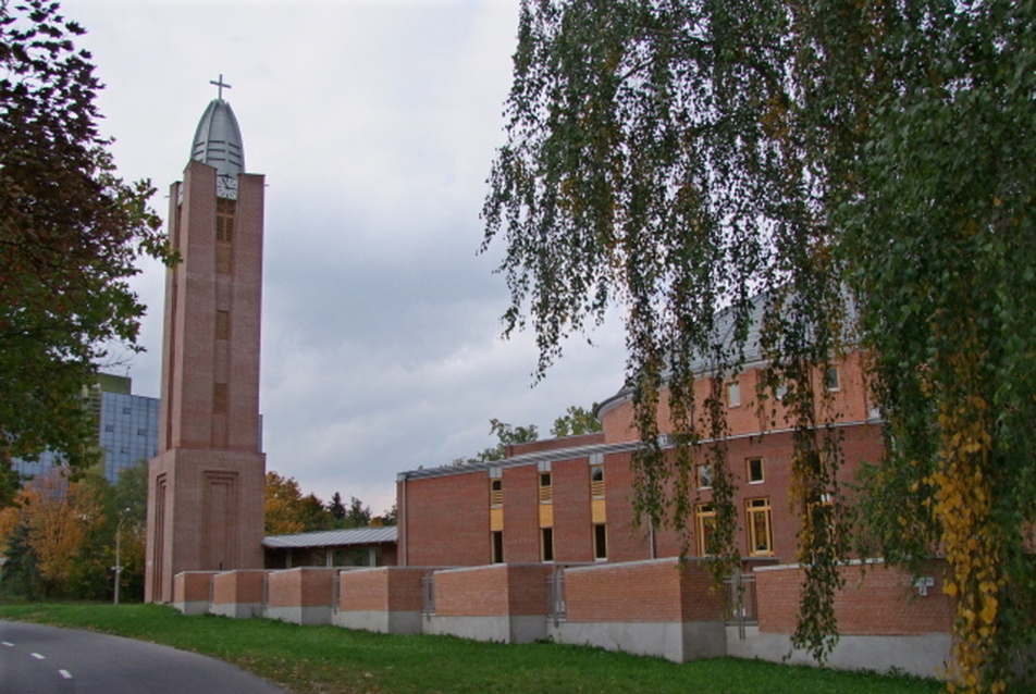 Szent Család római katolikus templom — Kazincbarcika
