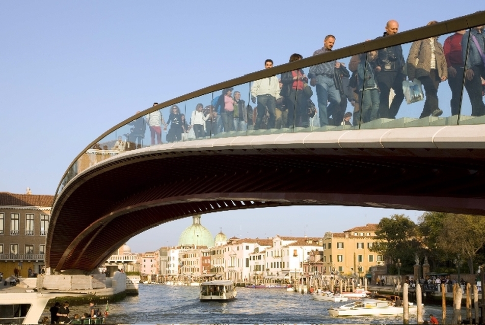 Calatrava fénysétánya — avagy: Halálhíd Velencében?