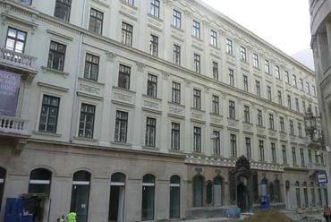 A Wurm ház homlokzata a Pénzügyminisztérium sarkával, fotó zsa