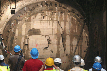 4-es metró fúrópajzsának Fővám téri áttörése