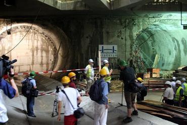 4-es metró fúrópajzsának Fővám téri áttörése