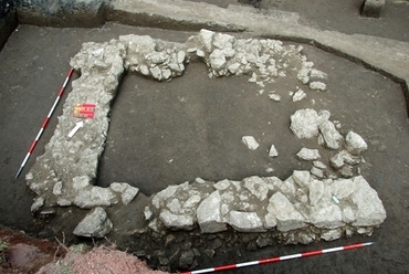 Római sírépítmény alapfalai