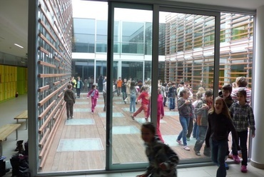 Budaörs új iskolája - belsőépítészet és fotó: Tardos Tibor