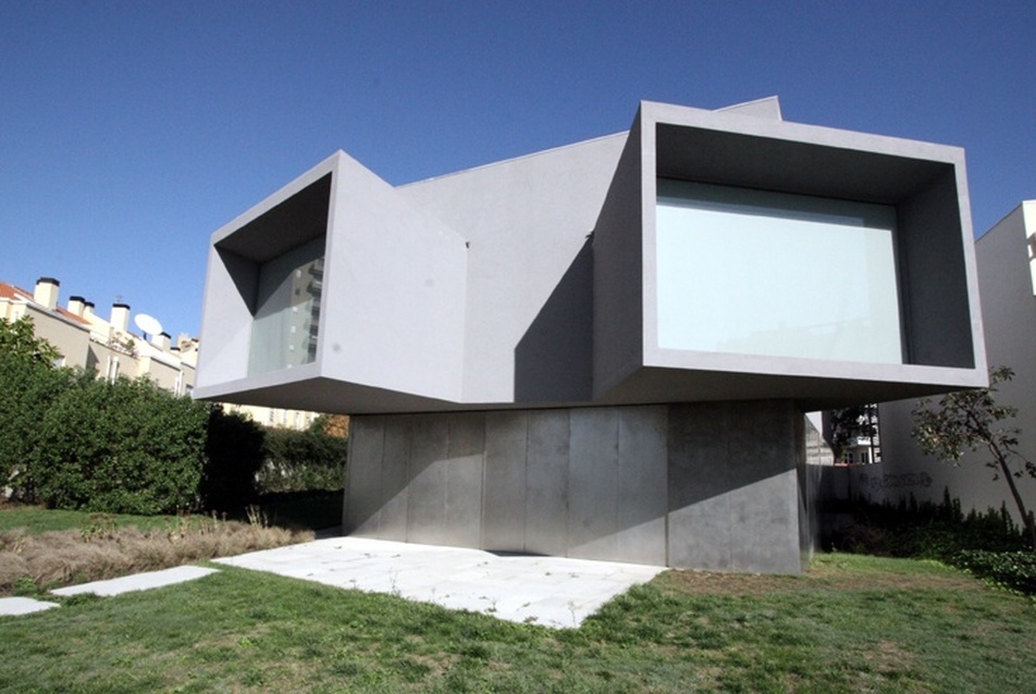 Casa del Cine Manoel de Oliveira, Portó, 2003. Építész: Eduardo Souto de Moura