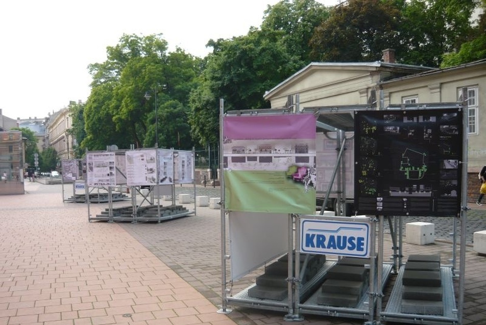 Építészet tere pályaművek kiállítása a Pollack Mihály téren