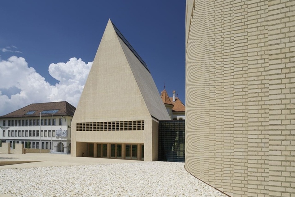 Landesparlament Liechtenstein, Vaduz - építész: Hansjörg Göritz, fotó: Jürg Zürcher