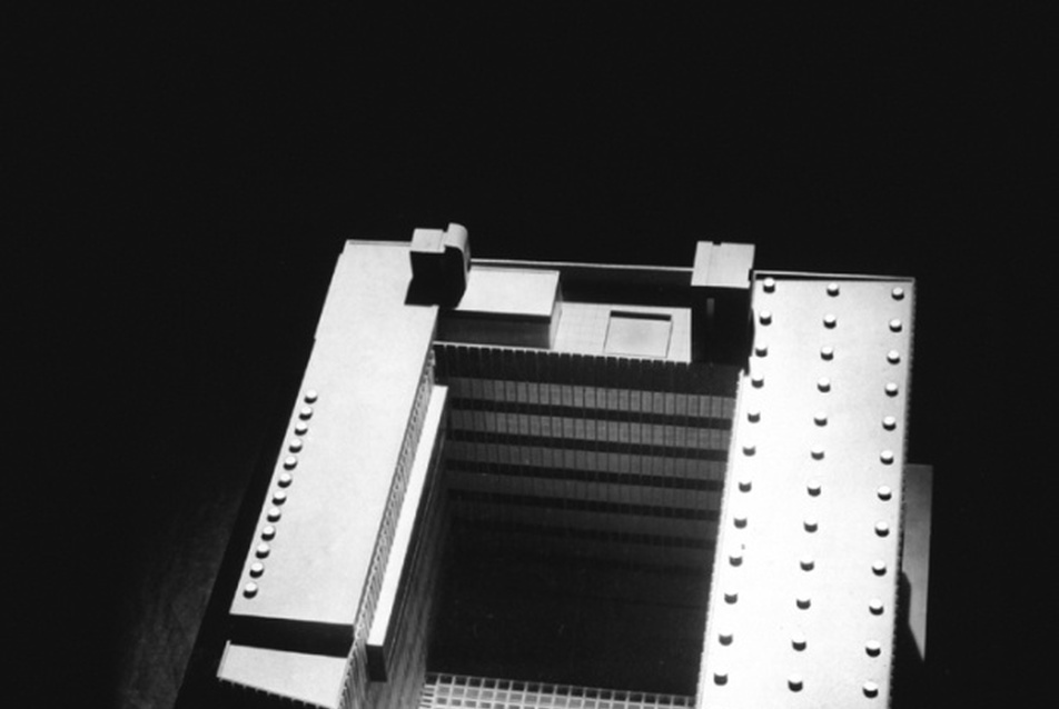 Chemolimpex-irodaház, Az első változat modellje (1960).