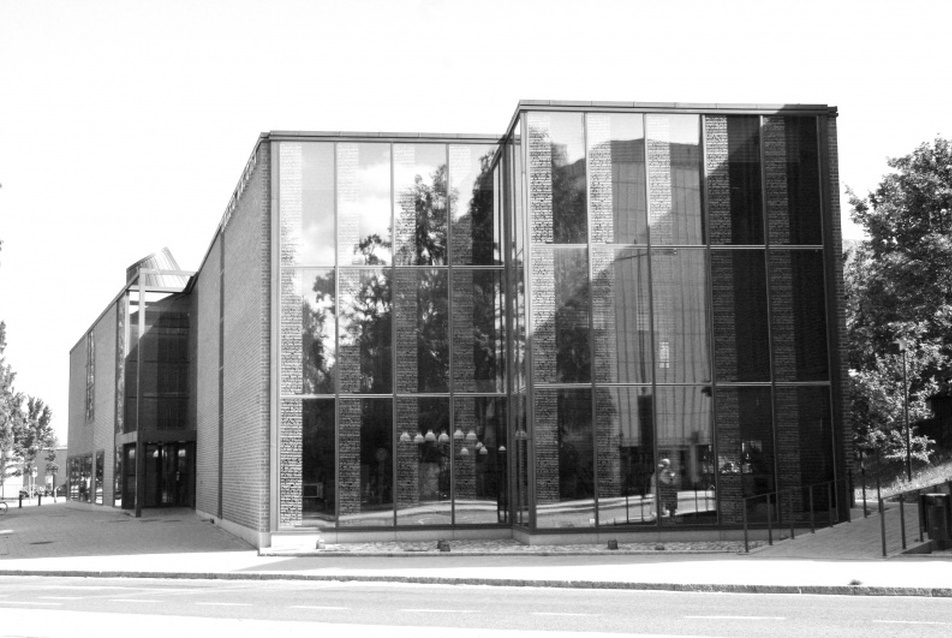 Könyvtár Lohjában, tervezők: Ilmari Lahdelma, Juha Heimo. kép:Arkkitehti