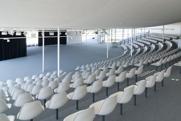 Rolex Learning Center. Vezető tervezők: Kazuyo Sejima, Ryue Nishizawa. Fotók cerbenkoc.hu.