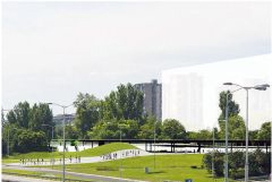 Belgrád, Tudományos Ismeretterjesztés Központja. Vezető tervező: Branislav Redžić