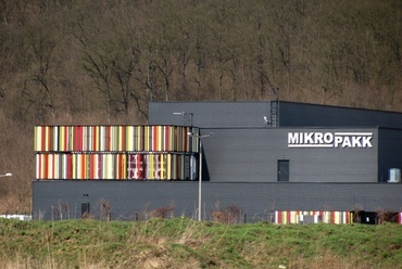 Mikropakk Kft. gyárépülete Salgótarjánban, tervező: Pethő László, fotó: Mizsei Anett