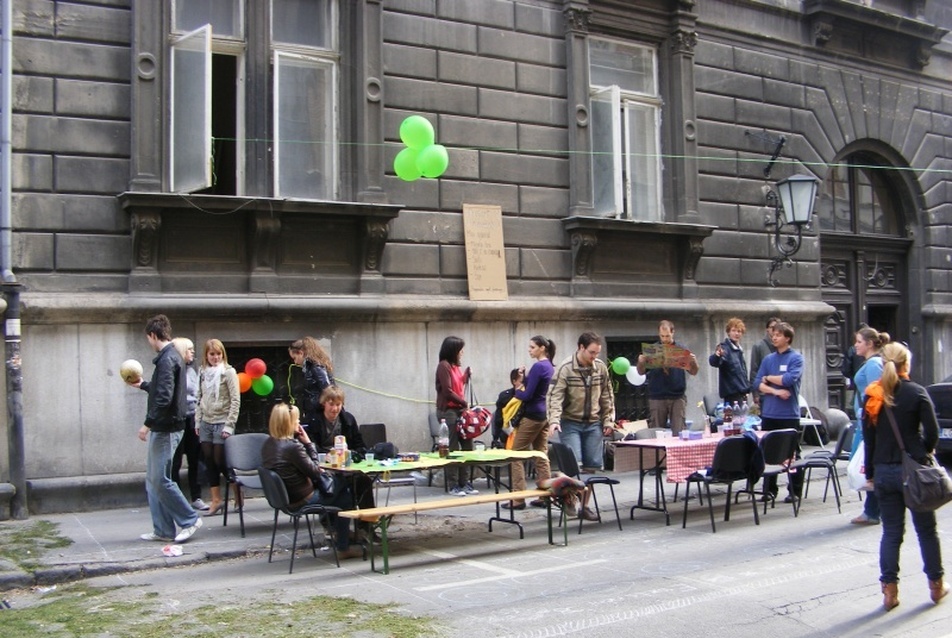 Szendrei Zsolt fotója: Közösségi köztértervezés a Trefort utcában - Kádár Bálint csoportja
