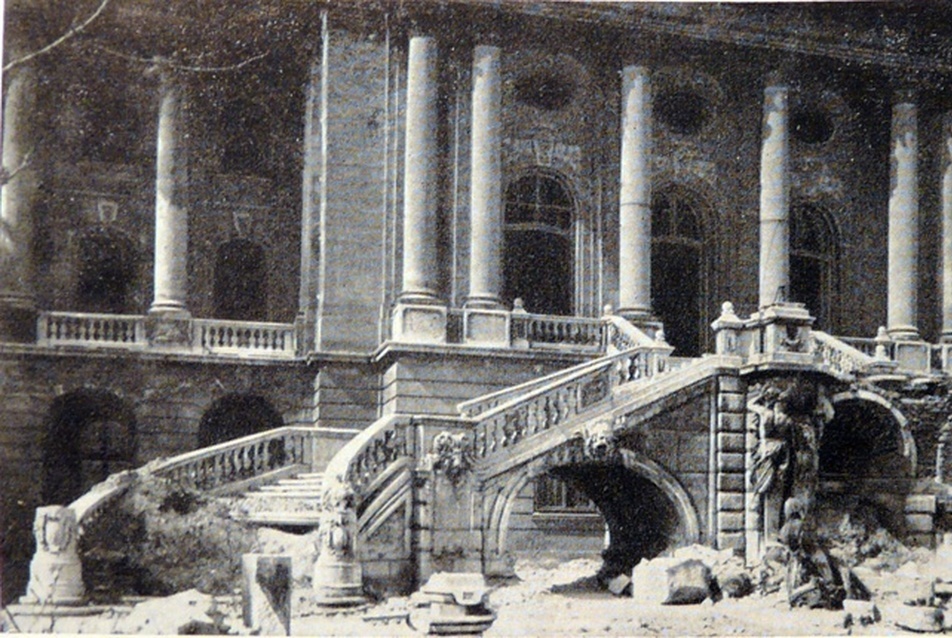 A  Habsburg-lépcső megmenthető lett volna (Czagány István - A Budavári  Palota és a Szent György téri épületek)