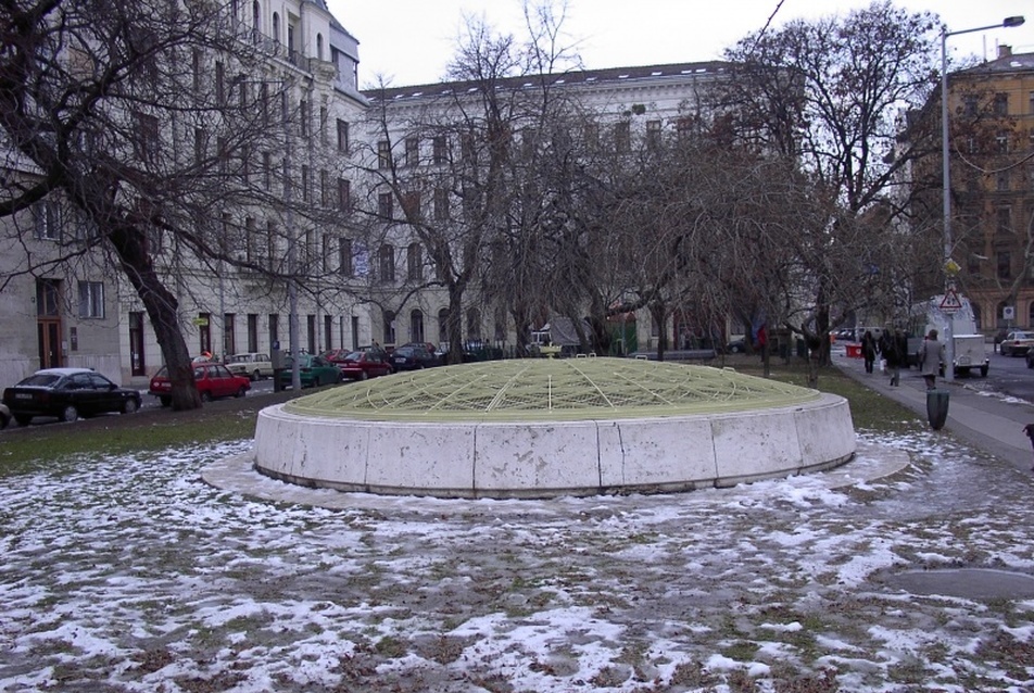 A Szabadság téri vészkijárat a szellőzőben, fotó: Szabó Balázs