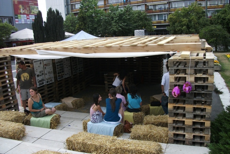 A pavilon megtelik élettel, fotó: Nagy Orsolya