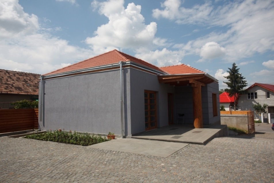 Rendhagyó téglaház Kolozsváron, kis ház - építészet: Tektum, fotó: Andrei Neamtu