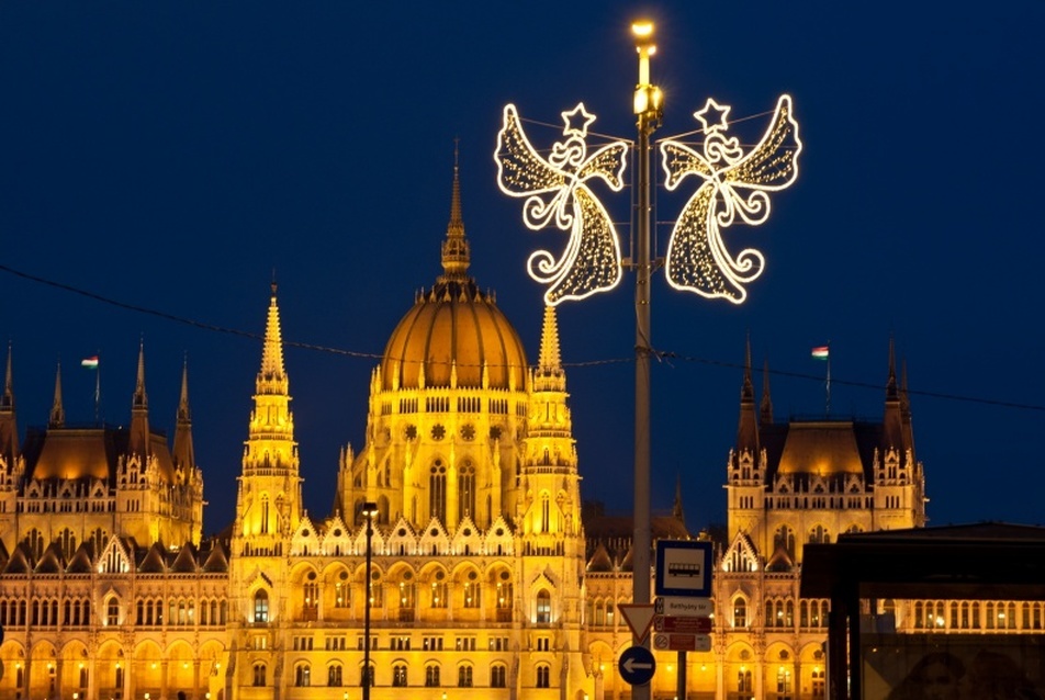 Megújult a karácsonyi ünnepi világítás Budapesten