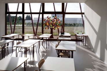 Ponzano iskola, építészek: Carlo Cappai, Maria Alessandra Segantini - Az osztálytermek egyike, fotó: Alessandra Bello