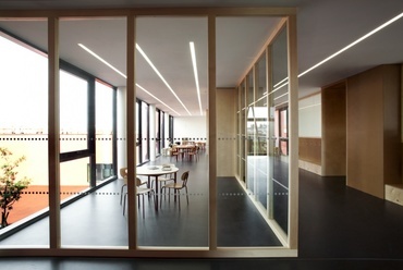 Ponzano iskola, építészek: Carlo Cappai, Maria Alessandra Segantini - Könyvtár, fotó: Alessandra Bello