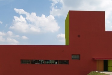 Ponzano iskola, építészek: Carlo Cappai, Maria Alessandra Segantini - Az északi homlokzat részlete, fotó: Alessandra Bello