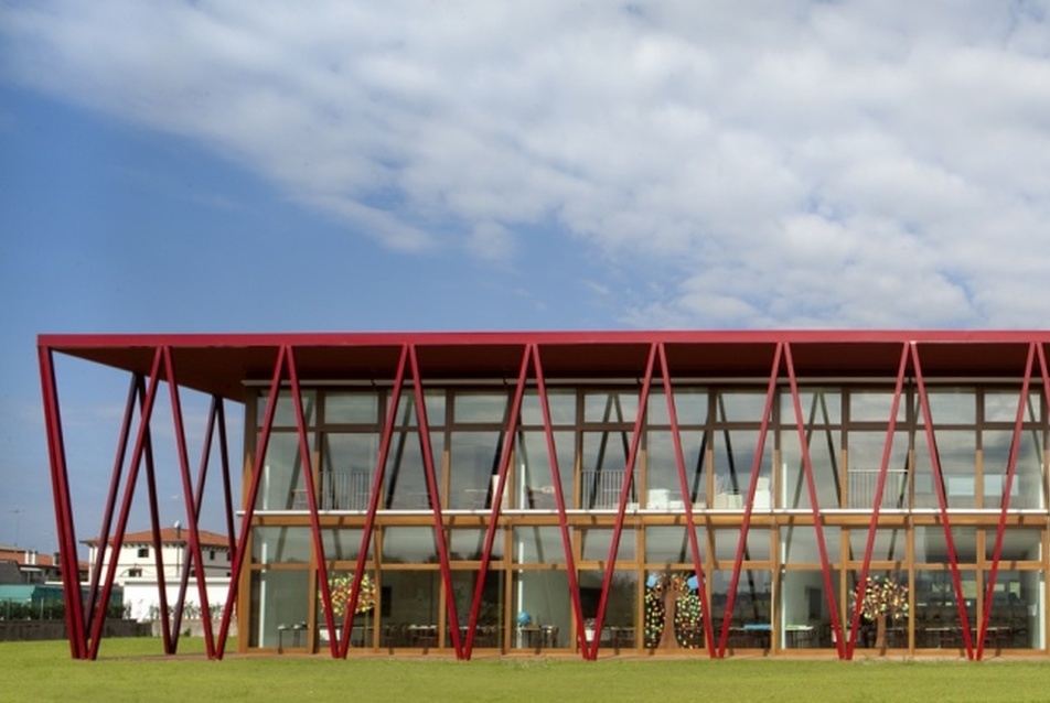 Ponzano iskola, építészek: Carlo Cappai, Maria Alessandra Segantini - Délkeleti homlokzat, fotó: Alessandra Bello
