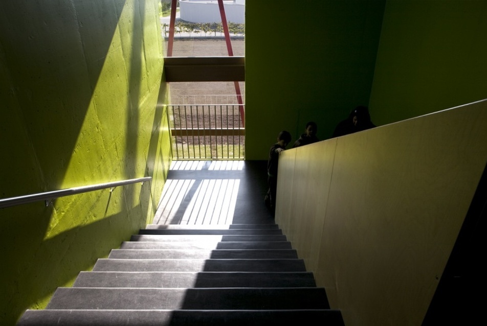 Ponzano iskola, építészek: Carlo Cappai, Maria Alessandra Segantini - Lépcsőház, fotó: Alessandra Bello