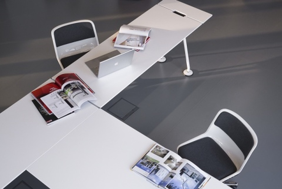 Tecno asztalrendszer- Norman Foster tervezte, fotó: Lilienberg Sándor