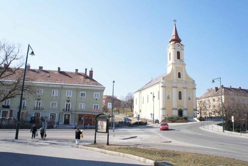 Mozgalmas terepviszonyok a főtéren - fotó: Bardóczi Sándor