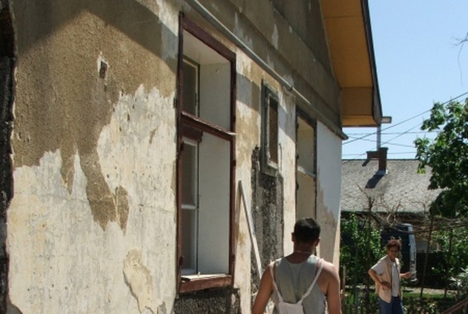 Felújítás lakbérhátralék-törlesztéssel – újabb szociális építőtábort szerveztek Nagykanizsán