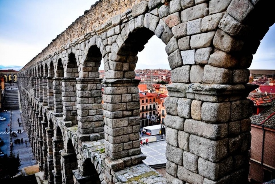 Ókor-Róma. Hypocastrum fűtés, azaz az ismereteink szerinti első padlófűtés. Segoviai vízvezeték.