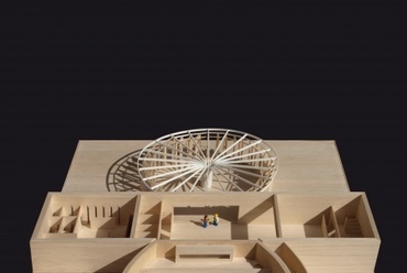 Forum Collemassari – kulturális központ, fenyőfák ölelésében, tervező: Edoardo Milesi
