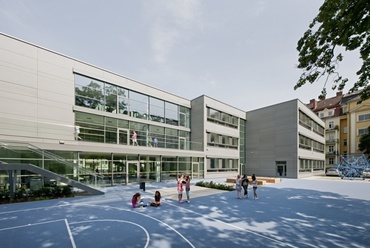 Stelzhamerschule Linz, átalakítás és bővítés - vezető tervező: Clemens Kirsch, fotó: Hertha Hurnaus