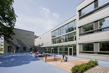 Stelzhamerschule Linz, átalakítás és bővítés - vezető tervező: Clemens Kirsch, fotó: Hertha Hurnaus