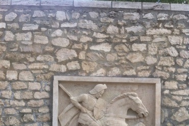 A Szent György relief áthelyezve