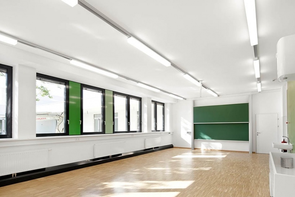 Neusiedl am See, iskola bővítés és korszerűsítés, tervező: SOLID Architecture, K2architektur.at, fotó: Kurt Kuball