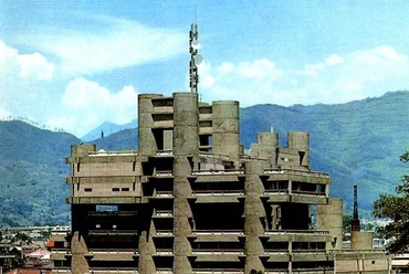 2. Kenzo Tange, Yamanashi tömegkommunikációs központ, 1966