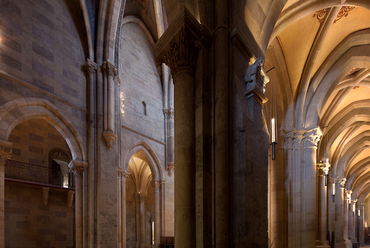 Pannonhalma, bazilika felújítása, dizájn építész: John Pawson, felelős tervező: Gunther Zsolt