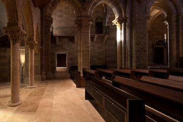 Pannonhalma, bazilika felújítása, dizájn építész: John Pawson, felelős tervező: Gunther Zsolt